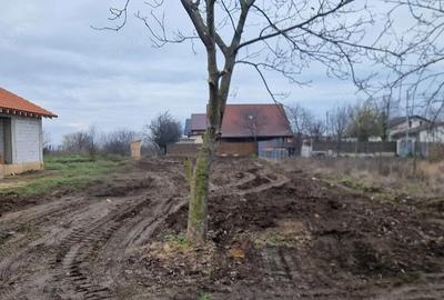 Teren de 688 mp, în Vânători - 4