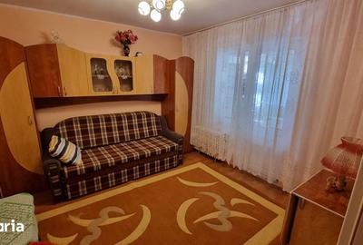 Apartament cu 3 camere în Decebal