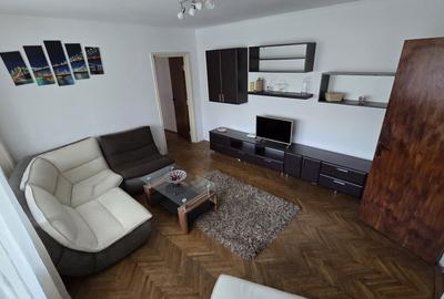 Apartament cu 3 camere semidecomandat în Veteranilor