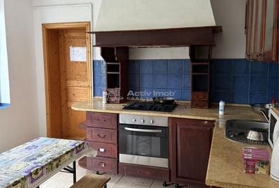 Casă cu 10 camere cu Teren 300 Mp în Schei - 1