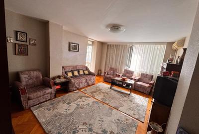 Apartament cu 4 camere decomandat în Central