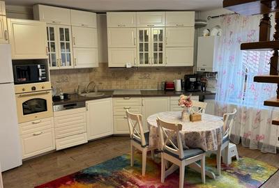 Penthouse cu 4 camere circular, mobilat în Schei