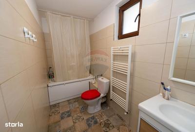 Casă cu 4 camere în Săbăreni