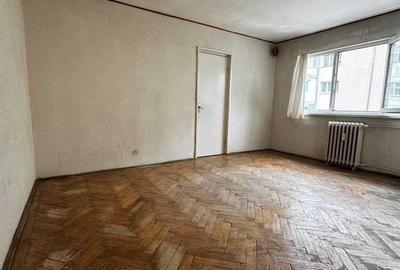 Apartament cu 3 camere semidecomandat în George Enescu