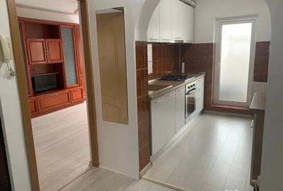 Apartament cu 3 camere decomandat în Republicii
