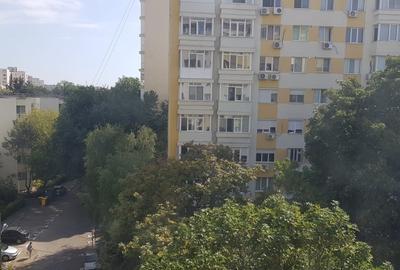 Apartament cu 3 camere semidecomandat, mobilat în Vatra Luminoasă