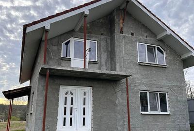 Casă cu Teren 5000 Mp în Ciucheți