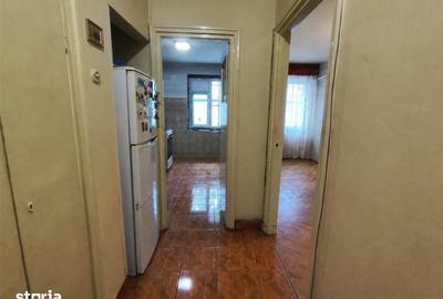 Apartament cu 2 camere semidecomandat în Tei