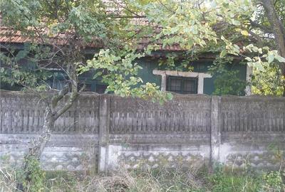 Casă cu 3 camere în Plopi