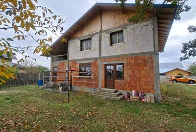 Casă individuală cu 4 camere cu Teren 578 Mp în Cerșani - 2