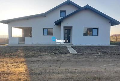 Casă individuală cu 4 camere cu Teren 500 Mp în Lețcani - 1