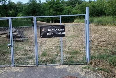 Teren de 2300 mp, în Podgoria