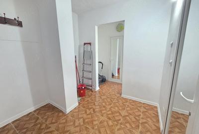 Apartament cu 2 camere decomandat în Micro 17
