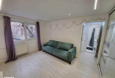 Apartament cu 2 camere decomandat în Victoriei