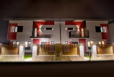 Duplex cu 6 camere cu Canalizare în Domnești - 1