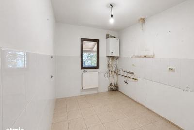 Casă cu 4 camere în Uricani