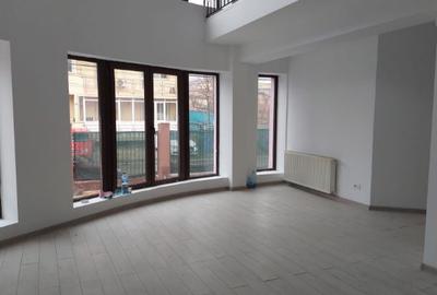 Casă cu 6 camere cu Teren 692 Mp în Drumul Taberei - 1