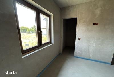 Casă cu 4 camere decomandat cu Teren 170 Mp în Livada