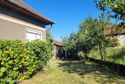 Casă cu 3 camere cu Teren 800 Mp în Cărăstău - 1