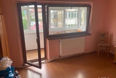 Apartament cu 2 camere decomandat în Coman - 5