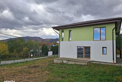 Casă cu 4 camere în Sadu