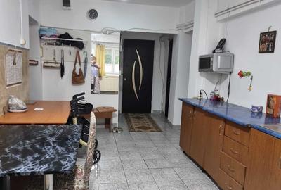 Apartament cu 3 camere decomandat în Ferentari