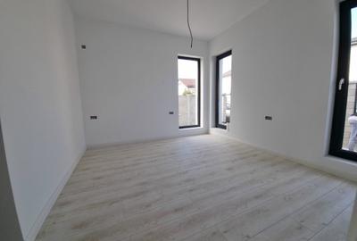 Casă individuală cu 4 camere cu Teren 325 Mp în Vidra