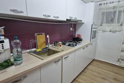 Apartament cu 3 camere decomandat în Petros - 3