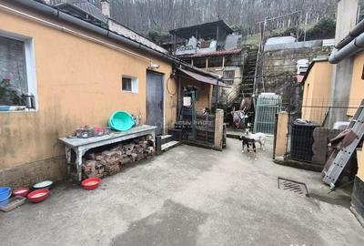 Casă cu 5 camere cu Teren 180 Mp în Muncitoresc