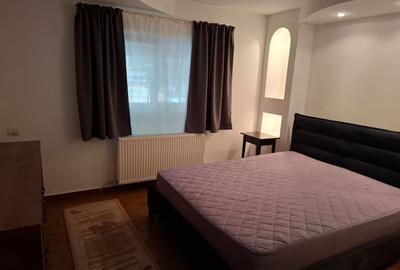 Apartament cu 2 camere semidecomandat, mobilat în Lacul Tei