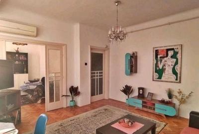 Apartament cu 3 camere semidecomandat, mobilat în Tineretului