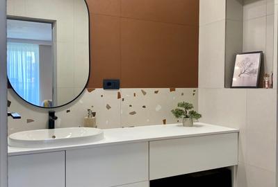 Apartament cu 3 camere semidecomandat în Central - 1