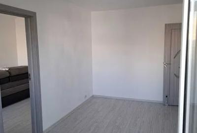 Apartament cu 3 camere semidecomandat în Tomis Nord - 2
