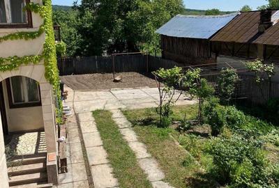 Casă cu 4 camere în Bucșani - 1