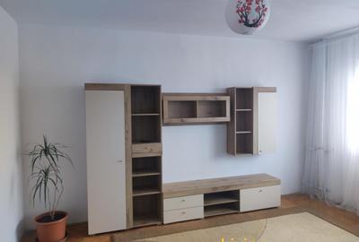 Apartament cu 3 camere decomandat, mobilat în Gheorghe Lazăr
