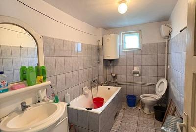 Casă cu 3 camere cu Teren 374 Mp în Central