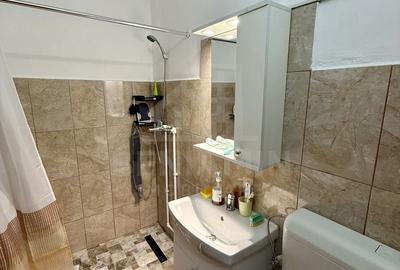 Apartament cu 4 camere decomandat în Craiovița Nouă