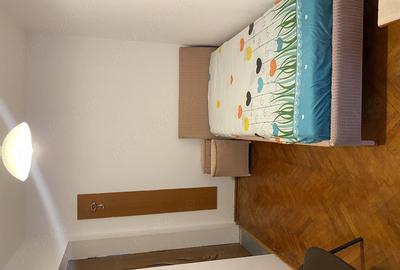 Apartament cu 3 camere semidecomandat în Central