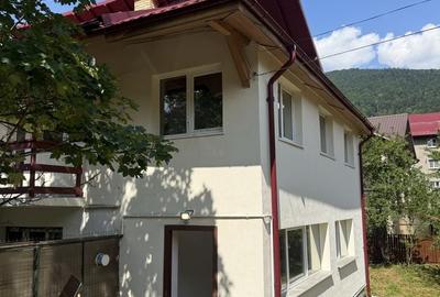 Casă cu 4 camere în Lacu