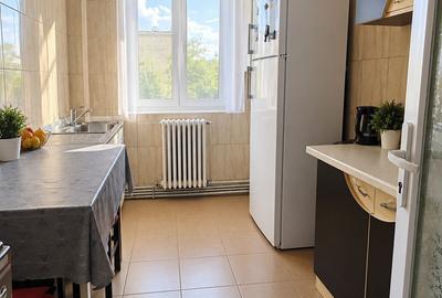 Apartament cu 3 camere semidecomandat în Cug