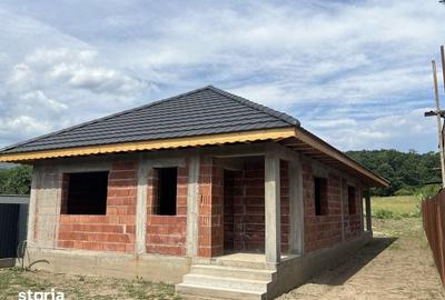 Casă cu 3 camere cu Teren 145 Mp în Runcu - 2