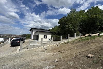 Casă cu 4 camere în Dezmir - 1