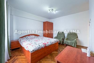 Garsonieră decomandată în Decebal