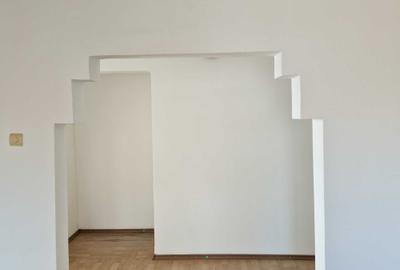 Apartament cu 2 camere decomandat în Petros