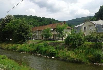 Casă cu Teren 94 Mp în Central