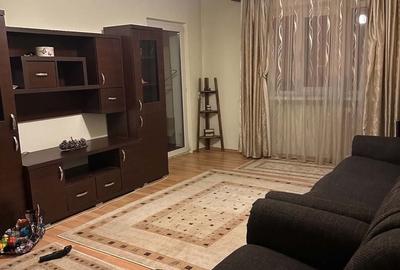 Apartament cu 3 camere decomandat în Exterior Vest
