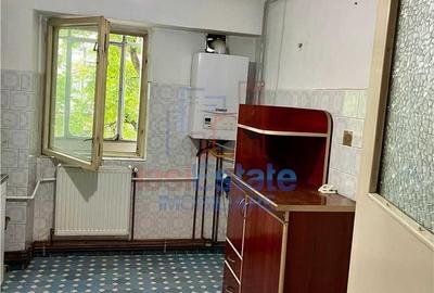 Apartament cu 3 camere decomandat în Târgu Cucu