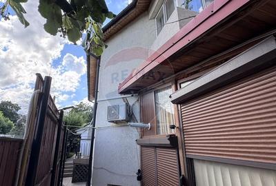 Casă cu 7 camere cu Teren 607 Mp în Central