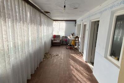 Casă cu 4 camere în Ghizdaru