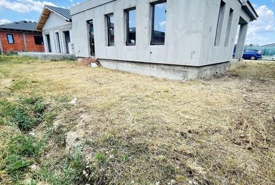 Casă cu 3 camere cu Teren 300 Mp în Sânmartin